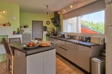 LIMOUX (11300) – MAISON D’ARCHITECTE – 5 PIÈCES – VUE PANORAMIQUE – PISCINE – GARAGE – GRAND TERRAIN CLÔTURÉ