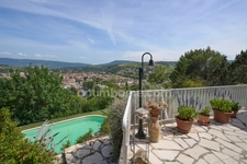 LIMOUX (11300) – MAISON D’ARCHITECTE – 5 PIÈCES – VUE PANORAMIQUE – PISCINE – GARAGE – GRAND TERRAIN CLÔTURÉ
