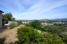 LIMOUX (11300) – MAISON D’ARCHITECTE – 5 PIÈCES – VUE PANORAMIQUE – PISCINE – GARAGE – GRAND TERRAIN CLÔTURÉ