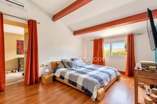 PLAISSAN (34230) – ENSEMBLE IMMOBILIER – 5 APPARTEMENTS – TERRAIN 1 055 M² – PISCINE – POTENTIEL LOCATIF