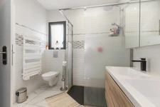 34550 BESSAN – MAISON INDIVIDUELLE – 3 CHAMBRES – RECENTE 2019 – FAIBLE CONSOMMATION ENERGETIQUE – SANS VIS-A-VIS – TERRASSE – PISCINE CHAUFFEE – GARAGE 