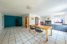 PARDAILHAN – MAISON FAMILIALE – 5 PIÈCES – PISCINE – VÉRANDA – TERRAIN CLOS 4973M² – PANNEAUX SOLAIRES – CALME – CLIMATISATION – CHAUFFAGE BOIS