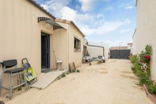34550 BESSAN – MAISON INDIVIDUELLE – 3 CHAMBRES – RECENTE 2019 – FAIBLE CONSOMMATION ENERGETIQUE – SANS VIS-A-VIS – TERRASSE – PISCINE CHAUFFEE – GARAGE 