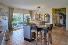 LIMOUX (11300) – MAISON D’ARCHITECTE – 5 PIÈCES – VUE PANORAMIQUE – PISCINE – GARAGE – GRAND TERRAIN CLÔTURÉ