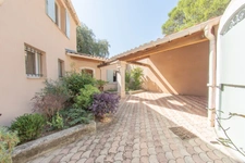 VILLENEUVE-LÈS-AVIGNON (30400) – MAISON INDIVIDUELLE – 5 PIÈCES – CALME ABSOLU – AUCUN VIS-À-VIS – PISCINE – BUREAU INDÉPENDANT