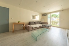 LA GRANDE-MOTTE (34280) – APPARTEMENT 3 CHAMBRES – CENTRE-VILLE – TRAVERSANT – TERRASSE – CALME – CLIMATISATION – CAVE – PARKING EN SUS