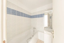 CLERMONT-L’HÉRAULT (34800) – APPARTEMENT 3 PIÈCES – 2 CHAMBRES – SÉJOUR 25M² – EXPOSITION OUEST – DPE B
