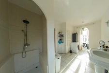 PARDAILHAN – MAISON FAMILIALE – 5 PIÈCES – PISCINE – VÉRANDA – TERRAIN CLOS 4973M² – PANNEAUX SOLAIRES – CALME – CLIMATISATION – CHAUFFAGE BOIS
