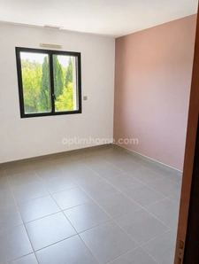 AUMELAS (34230) – MAISON CONTEMPORAINE – 5 CHAMBRES – PISCINE – TERRAIN DE 1 650 M² – CALME – SANS VIS-À-VIS – GARAGE