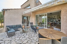 LIMOUX (11300) – MAISON D’ARCHITECTE – 5 PIÈCES – VUE PANORAMIQUE – PISCINE – GARAGE – GRAND TERRAIN CLÔTURÉ