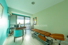 ARLES (13200) – LOCAL PROFESSIONNEL – 66 M² – 3 CABINETS – CHARME DE L’ANCIEN – PARKING – ASCENSEUR – AMÉNAGEMENT POSSIBLE