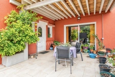 PLAISSAN (34230) – ENSEMBLE IMMOBILIER – 5 APPARTEMENTS – TERRAIN 1 055 M² – PISCINE – POTENTIEL LOCATIF