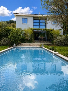 AUMELAS (34230) – MAISON CONTEMPORAINE – 5 CHAMBRES – PISCINE – TERRAIN DE 1 650 M² – CALME – SANS VIS-À-VIS – GARAGE