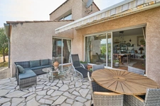 LIMOUX (11300) – MAISON D’ARCHITECTE – 5 PIÈCES – VUE PANORAMIQUE – PISCINE – GARAGE – GRAND TERRAIN CLÔTURÉ