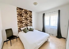 PEROLS Villa plain-pied avec terrain piscinable de 708 m² et double garage (possibilité R+1)