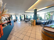 À vendre Fonds de commerce restaurant SAINT-JEAN-DE-VEDAS – de 500 m² avec terrain clôturé de 3000 m² avec possibilité de rachat des murs