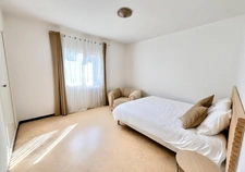 PEROLS Villa plain-pied avec terrain piscinable de 708 m² et double garage (possibilité R+1)