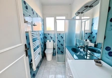 PEROLS Villa plain-pied avec terrain piscinable de 708 m² et double garage (possibilité R+1)