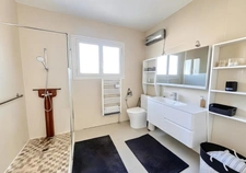 PEROLS Villa plain-pied avec terrain piscinable de 708 m² et double garage (possibilité R+1)