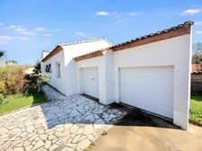 PEROLS Villa plain-pied avec terrain piscinable de 708 m² et double garage (possibilité R+1)