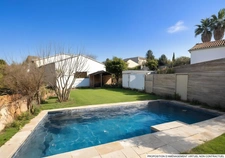 PEROLS Villa plain-pied avec terrain piscinable de 708 m² et double garage (possibilité R+1)