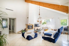 Appartement - villa 130 m², jardin 150 m², terrasse - balcon 25 m²