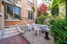 93350 LE BOURGET – MAISON 5 PIÈCES – 83,51 M² CARREZ / 119,49 M² AU SOL – JARDIN/COUR DE 205 M² – PROCHE TRANSPORTS