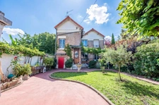 93350 LE BOURGET – MAISON 5 PIÈCES – 83,51 M² CARREZ / 119,49 M² AU SOL – JARDIN/COUR DE 205 M² – PROCHE TRANSPORTS