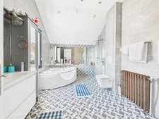 MAISON DE PRESTIGE – RÉNOVATION INTÉGRALE – FINITIONS HAUT DE GAMME – INSERT – CLIMATISATION RÉVERSIBLE – CHAUDIÈRE RÉCENTE – CUISINES ÉQUIPÉES – SALLES DE BAINS NEUVES – CUISINE D’ÉTÉ – FOUR À PIZZA 