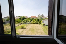   03410 - DOMÉRAT - MAISON - 3 CHAMBRES - TERRAIN 697 M² - GARAGE - DÉPENDANCES - PROCHE COMMERCES