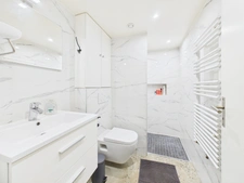 MAISON DE PRESTIGE – RÉNOVATION INTÉGRALE – FINITIONS HAUT DE GAMME – INSERT – CLIMATISATION RÉVERSIBLE – CHAUDIÈRE RÉCENTE – CUISINES ÉQUIPÉES – SALLES DE BAINS NEUVES – CUISINE D’ÉTÉ – FOUR À PIZZA 