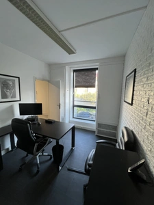 93200 – SAINT-DENIS – BUREAUX – 62 M² – 1ER ÉTAGE – PARKING – 5 MIN À PIED RER
