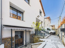 MAISON DE PRESTIGE – RÉNOVATION INTÉGRALE – FINITIONS HAUT DE GAMME – INSERT – CLIMATISATION RÉVERSIBLE – CHAUDIÈRE RÉCENTE – CUISINES ÉQUIPÉES – SALLES DE BAINS NEUVES – CUISINE D’ÉTÉ – FOUR À PIZZA 