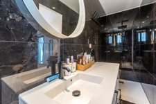 34460 Roquebrun – Maison + Logement indépendant – Piscine – Garage – Vue dégagée – Sous-sol – Potentiel locatif – Surface totale du terrain : 555 m²