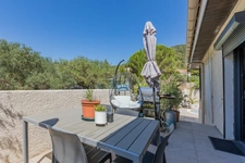 34460 Roquebrun – Maison + Logement indépendant – Piscine – Garage – Vue dégagée – Sous-sol – Potentiel locatif – Surface totale du terrain : 555 m²
