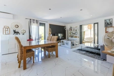 34460 Roquebrun – Maison + Logement indépendant – Piscine – Garage – Vue dégagée – Sous-sol – Potentiel locatif – Surface totale du terrain : 555 m²