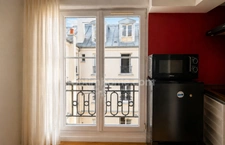 PARIS 9ème – RUE DU FAUBOURG MONTMARTRE – STUDIO RÉNOVÉ – CALME ABSOLU
