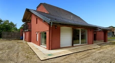 25550 ALLONDANS – FERME 2 MAISONS INDEPENDANTES + DEPENDANCES – 9 PIECES - 5/6 CHAMBRES – GARAGE