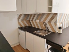 Paris 17ème Batignolles – 2 pièces rénové et meublé, au calme sur cour