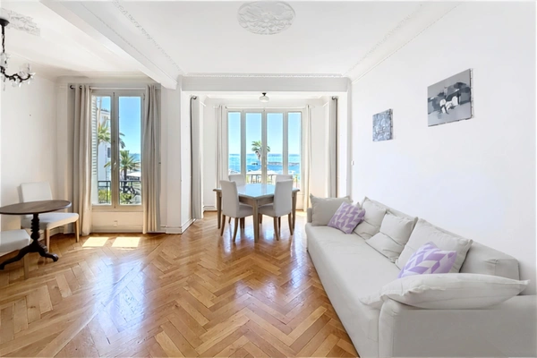 Nice — Front de mer, Mont Boron - Appartement de 4 pièces au dernier étage d'une villa Belle Epoque