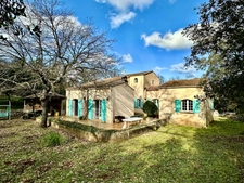 Tourves – Maison de charme de 160m2 avec garage de 23m2, cave et chalet sur 11 800 m² de terrain, au calme absolu