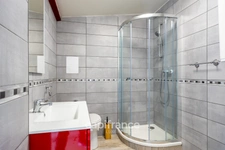 Marseille 11th, House of 300m2 on a plot of 2700m2 with two swimming pools, outbuildings and garages.