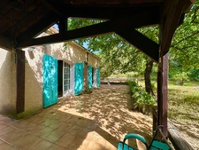 Tourves – Maison de charme de 160m2 avec garage de 23m2, cave et chalet sur 11 800 m² de terrain, au calme absolu
