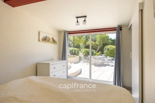 Marseille 11th, House of 300m2 on a plot of 2700m2 with two swimming pools, outbuildings and garages.