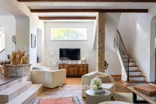 Marseille 11th, House of 300m2 on a plot of 2700m2 with two swimming pools, outbuildings and garages.