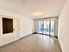 MARSEILLE 6ème, quartier Lodi , T2 de 44m2 avec Terrasse et possibilité place de parking privative en sous-sol.