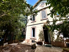 Marseille 10ème, Pont de vivaux, Maison T5 de 156m2 +combles aménagés + Jardin et Terrasse + Dépendances + Cave.