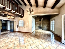 Tourves – Maison de charme de 160m2 avec garage de 23m2, cave et chalet sur 11 800 m² de terrain, au calme absolu