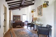 Marseille 11th, House of 300m2 on a plot of 2700m2 with two swimming pools, outbuildings and garages.