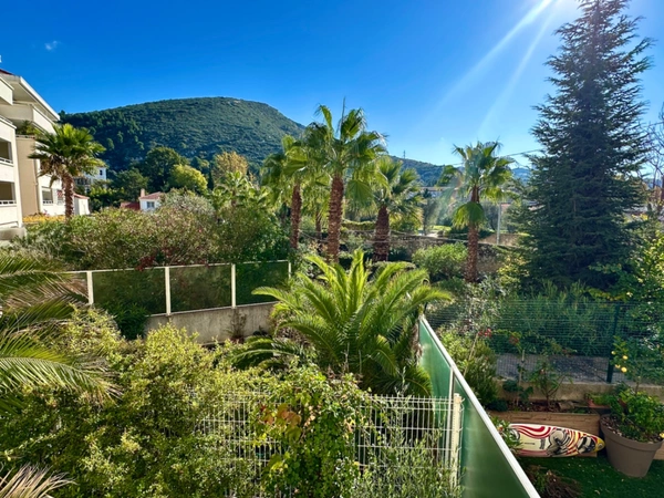 T3 de charme avec Terrasse et Box en sus – Marseille 9e, Traverse Regny – secteur Cabot / Saint-Tronc